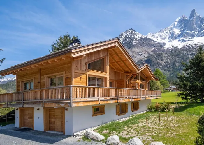 Sublime Semi Detached Facing The Mont Blanc Chalé *